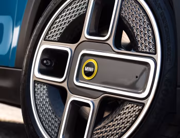 MINI Cooper SE [UK-spec] (F56) '2021–pr.