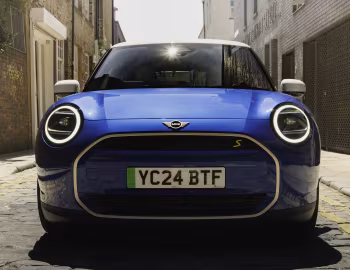 MINI Cooper SE [UK-spec] (J01) '2023–pr.