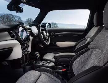 Interior MINI Cooper SE [UK-spec] (F56) '2021–pr.