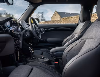 Interior MINI Cooper SE Level 2 [UK-spec] (F56) '2020–21