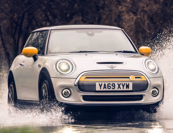 MINI Cooper SE Level 2 [UK-spec] (F56) '2020–21