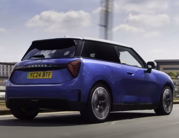 MINI Cooper SE [UK-spec] (J01) '2023–pr.