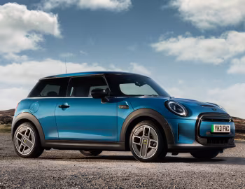 MINI Cooper SE [UK-spec] (F56) '2021–pr.