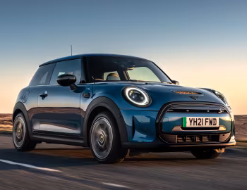 MINI Cooper SE [UK-spec] (F56) '2021–pr.