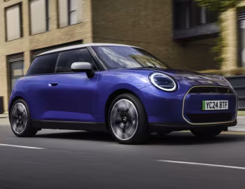 MINI Cooper SE [UK-spec] (J01) '2023–pr.