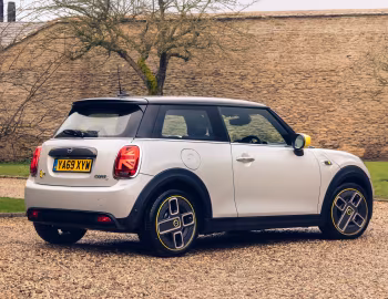 MINI Cooper SE Level 2 [UK-spec] (F56) '2020–21