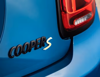 MINI Cooper SE [UK-spec] (F56) '2021–pr.