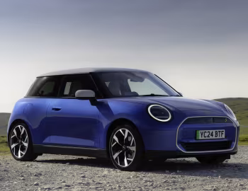 MINI Cooper SE [UK-spec] (J01) '2023–pr.