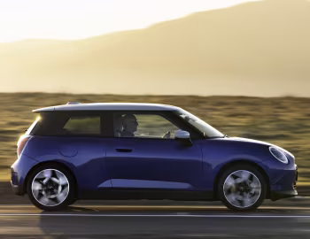 MINI Cooper SE [UK-spec] (J01) '2023–pr.