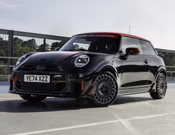 MINI John Cooper Works Accessorized [UK-spec] (F66) '2025–pr.