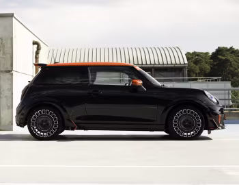 MINI John Cooper Works Accessorized [UK-spec] (F66) '2025–pr.