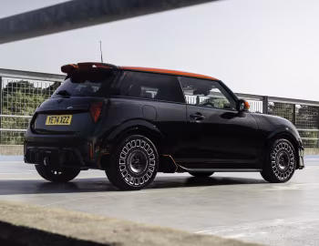MINI John Cooper Works Accessorized [UK-spec] (F66) '2025–pr.