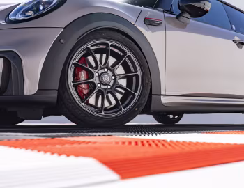 MINI John Cooper Works "Bulldog Racing Edition" (F56) '2023