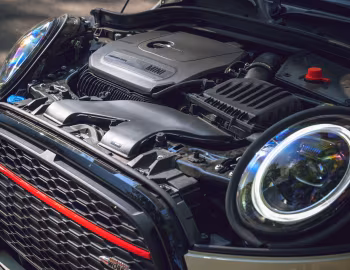 Під капотом 2022–н.ч. MINI John Cooper Works Cabrio [North America] (F57) '2021–н.ч.