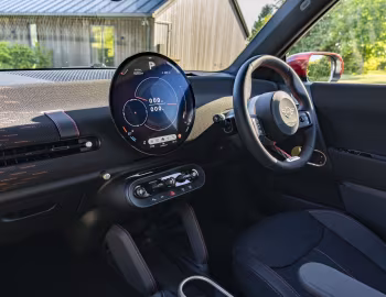Интерьер MINI John Cooper Works Electric [UK-spec] (J01) '2025–н.в.