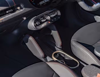 Интерьер MINI John Cooper Works Electric [UK-spec] (J01) '2025–н.в.
