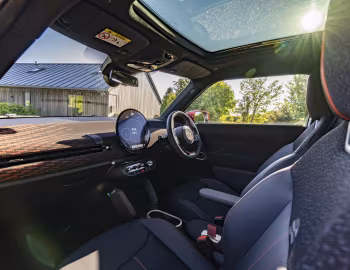 Интерьер MINI John Cooper Works Electric [UK-spec] (J01) '2025–н.в.