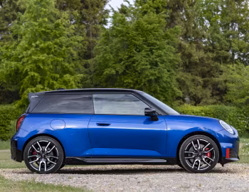 MINI John Cooper Works Electric [UK-spec] (J01) '2025–н.в.