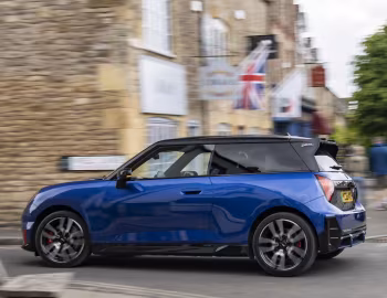 MINI John Cooper Works Electric [UK-spec] (J01) '2025–н.в.