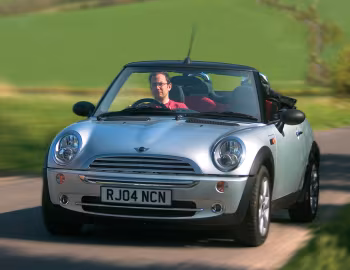Mini One Cabrio [UK-spec] (R52) '2004–08
