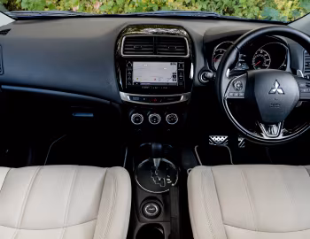 Торпедо Mitsubishi ASX [UK-spec] '2016–17
