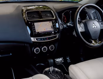 Interior Mitsubishi ASX [UK-spec] '2016–17