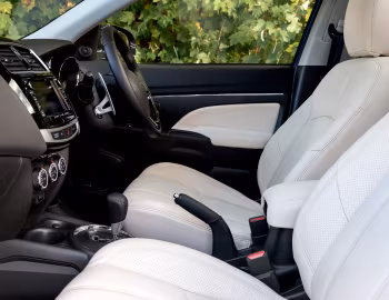 Interior Mitsubishi ASX [UK-spec] '2016–17