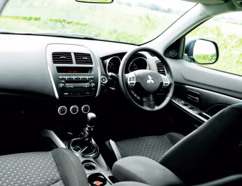 Интерьер Mitsubishi ASX [UK-spec] '2010–13