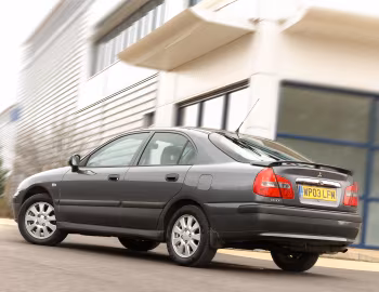 Mitsubishi Carisma 5-door [UK-spec] (DA2A) '2002–04