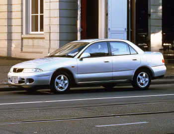 Mitsubishi Carisma LS Sedan [Japan] '10.1996–10.1997