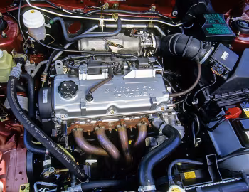 Sous la capuche Mitsubishi Carisma LX Sedan [Japan] '10.1996–10.1997