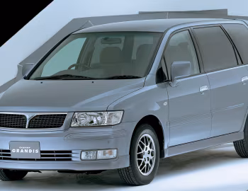 Mitsubishi Chariot Grandis '07.2000–04.2003