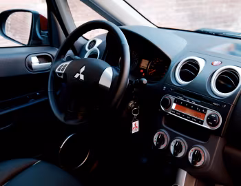 Painel frontal Mitsubishi Colt 3-door [EU-spec] '2008–12