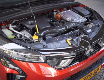 Sous la capuche Mitsubishi Colt HEV [EU-spec] '2023–pr.