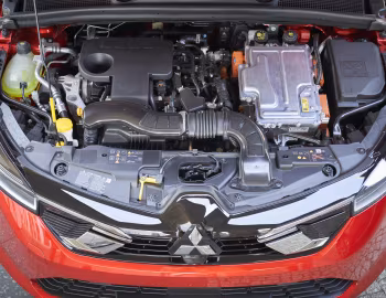 Sous la capuche Mitsubishi Colt HEV [EU-spec] '2023–pr.