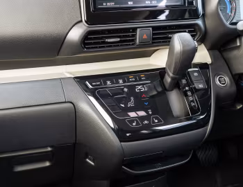 Interior Mitsubishi Delica-mini Hybrid '2023–25