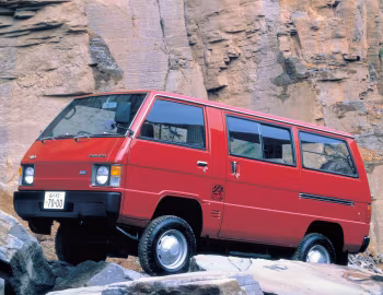 Mitsubishi Delica Van Wide 4WD '11.1982–10.1983