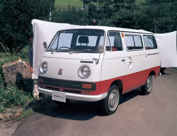 Mitsubishi Delica 75 Coach Deluxe '10.1971–10.1974