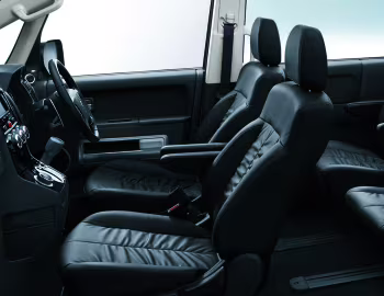 Interior Mitsubishi Delica D:5 Roadest Royal Touring '10.2016–11.2018