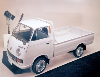 Mitsubishi Delica 75 Pickup Deluxe '10.1971–10.1974