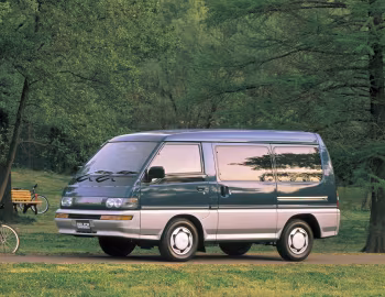 Mitsubishi Delica Star Wagon '09.1990–09.1999