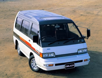 Mitsubishi Delica Star Wagon Exceed '09.1987–08.1988