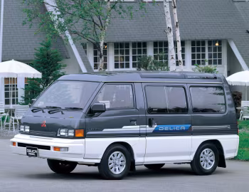 Mitsubishi Delica Star Wagon Exceed '09.1988–08.1990