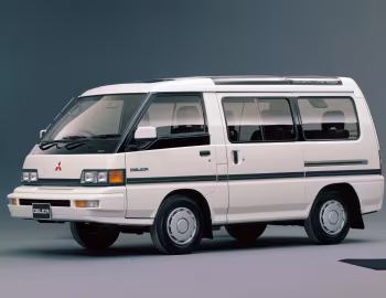 Mitsubishi Delica Star Wagon Exceed '09.1988–08.1990