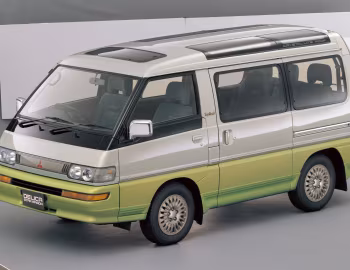 Mitsubishi Delica Star Wagon Super Exceed '06.1993–04.1994