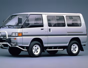 Mitsubishi Delica Star Wagon Exceed 4WD '09.1987–08.1988