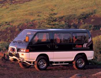 Mitsubishi Delica Star Wagon Exceed 4WD '09.1988–08.1990