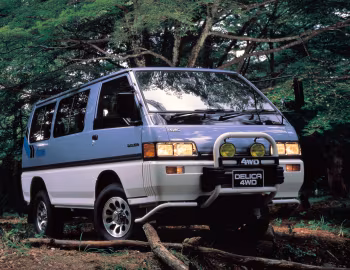 Mitsubishi Delica Star Wagon Exceed 4WD '09.1987–08.1988
