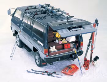 Mitsubishi Delica Star Wagon 4WD "Chamonix" '1985–86