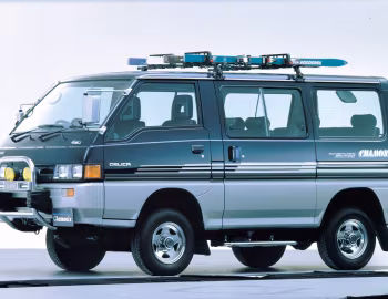 Mitsubishi Delica Star Wagon 4WD "Chamonix" '06.1986–87